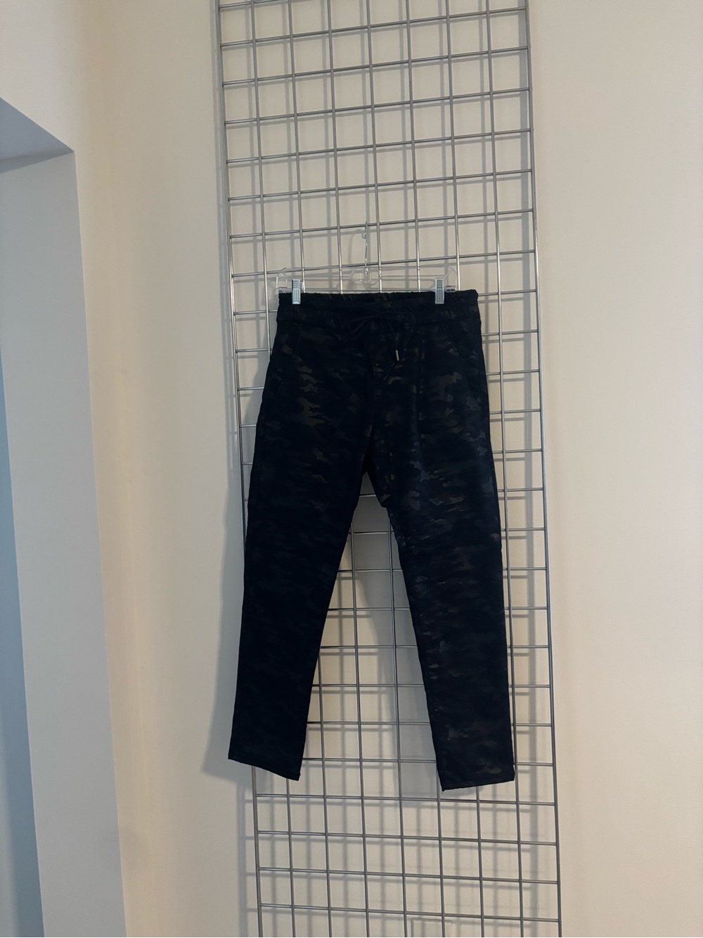 BEVY FLOG Women’s Black Camouflage Pant